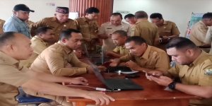 pegawai lingkup Pemkab Manggarai di halaman kantor Bupati Manggarai, 